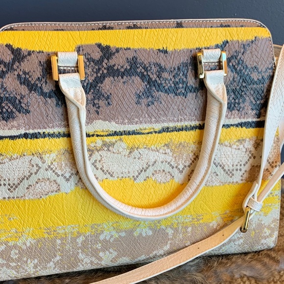 Hand Bag - Picture 9 of 12